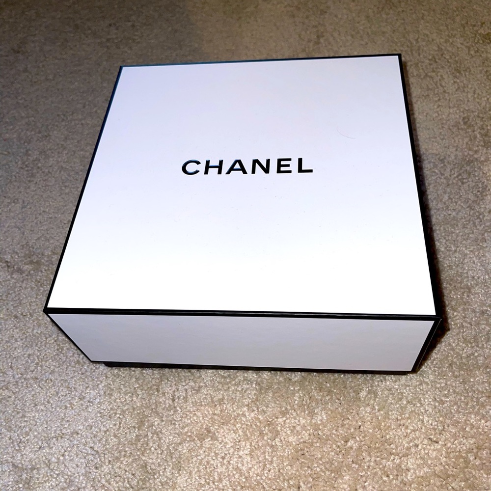 Chanel gift box